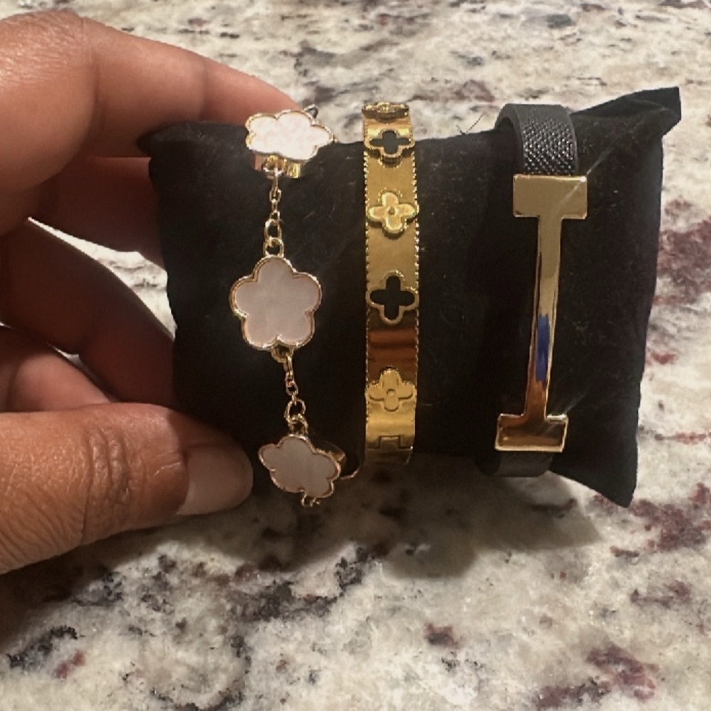 Elegant Gold and Black Women's Bracelet Set